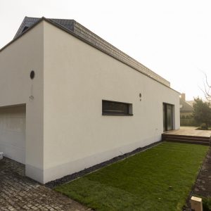Dom jednorodzinny z dwoma kondygnacjami oraz dwustanowiskowym garażem